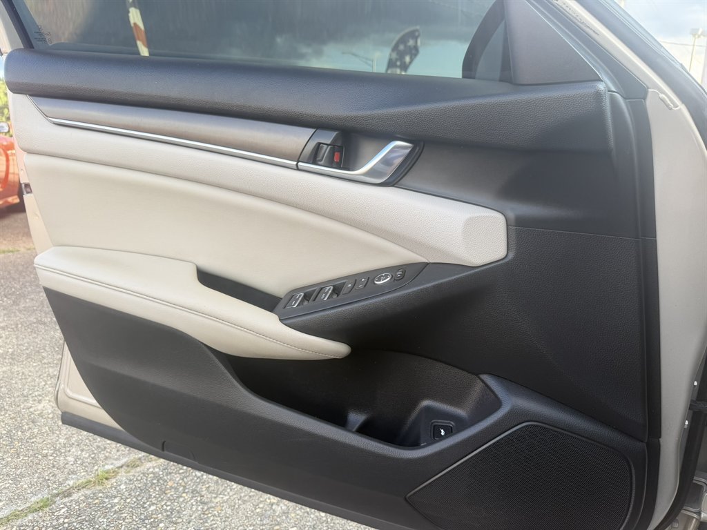 2019 Honda Accord - $13,995
