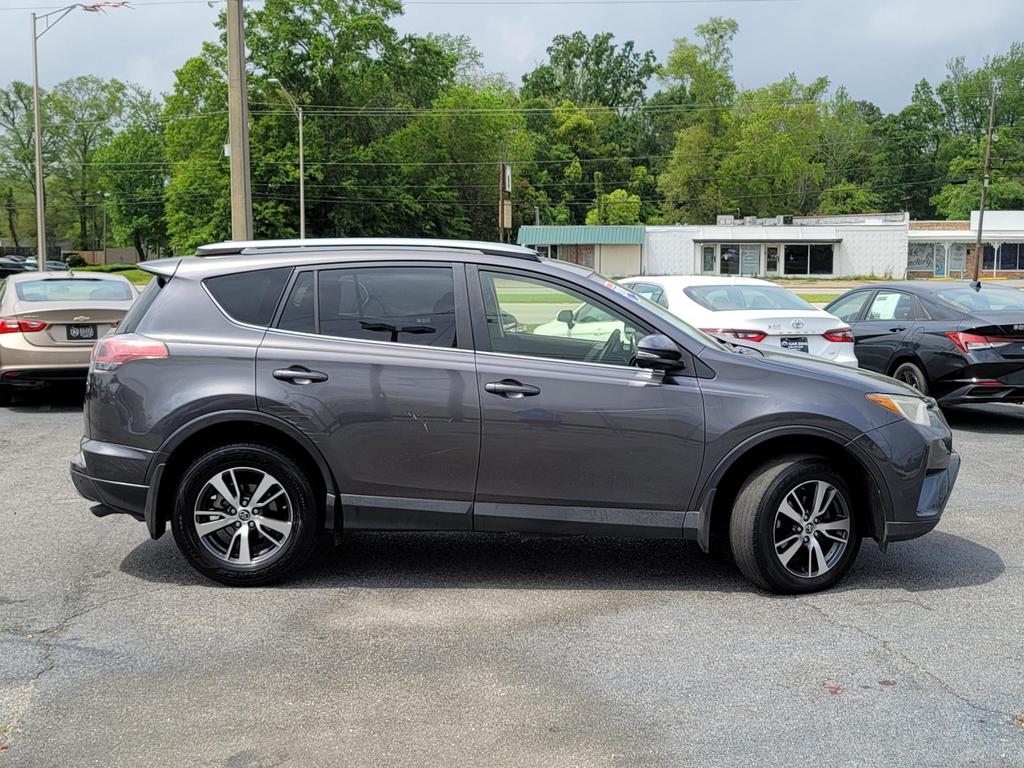 2018 Toyota RAV4 XLE photo