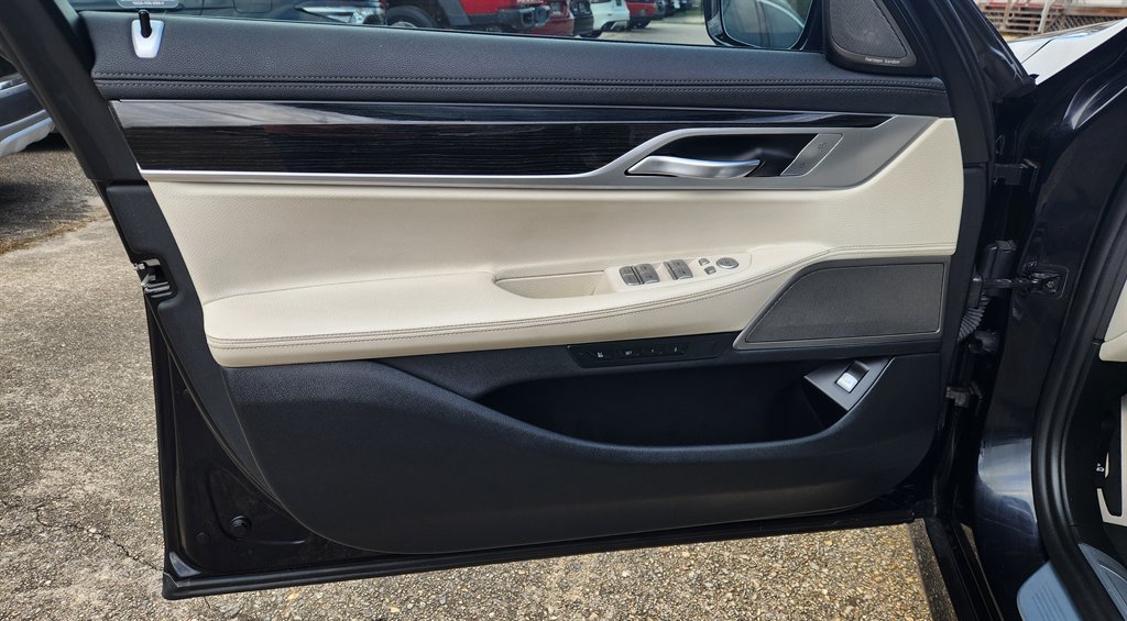 2019 BMW 740i - $24,995