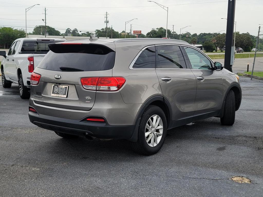 2017 Kia Sorento LX photo