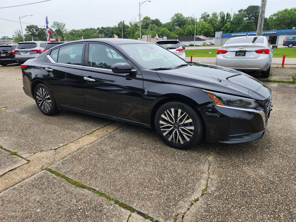 2023 Nissan Altima - $17,800