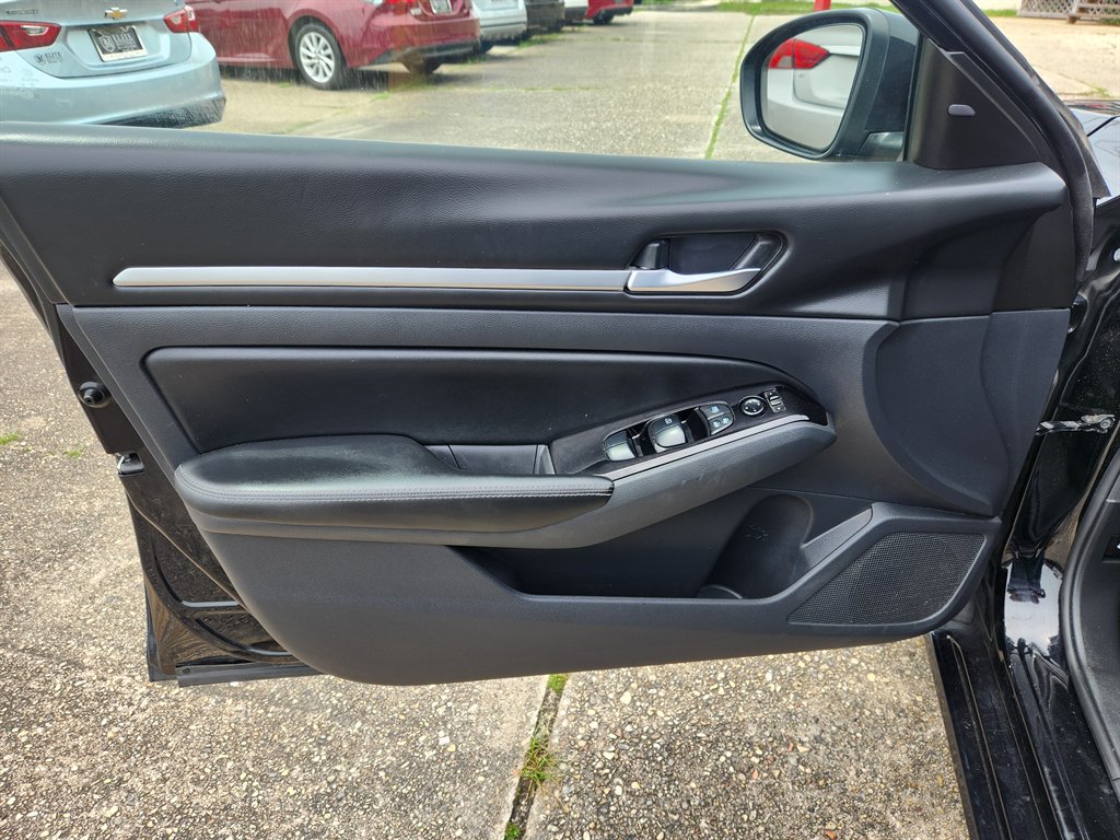 2023 Nissan Altima - $17,800
