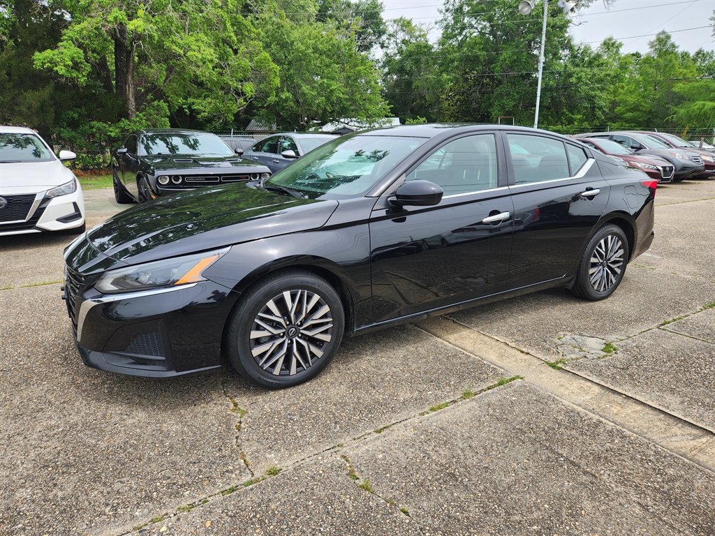 2023 Nissan Altima - $17,800
