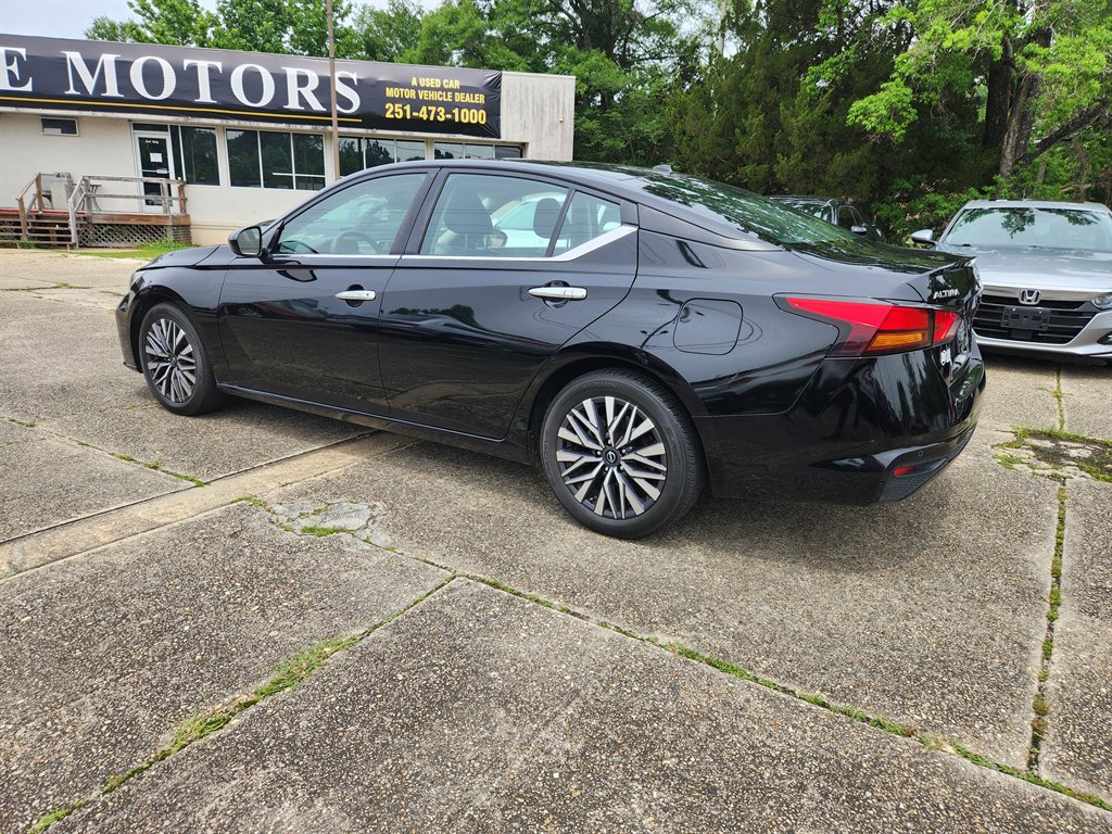 2023 Nissan Altima - $17,800