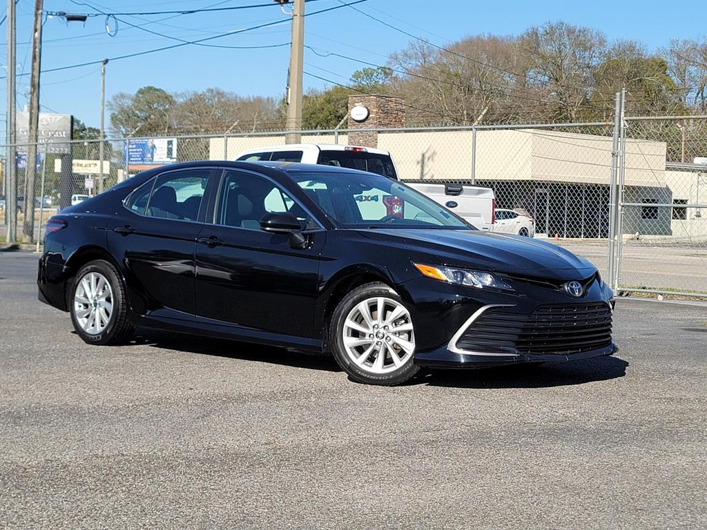 2021 Toyota Camry LE photo
