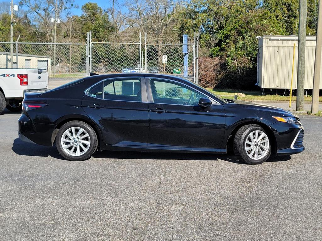 2021 Toyota Camry LE photo