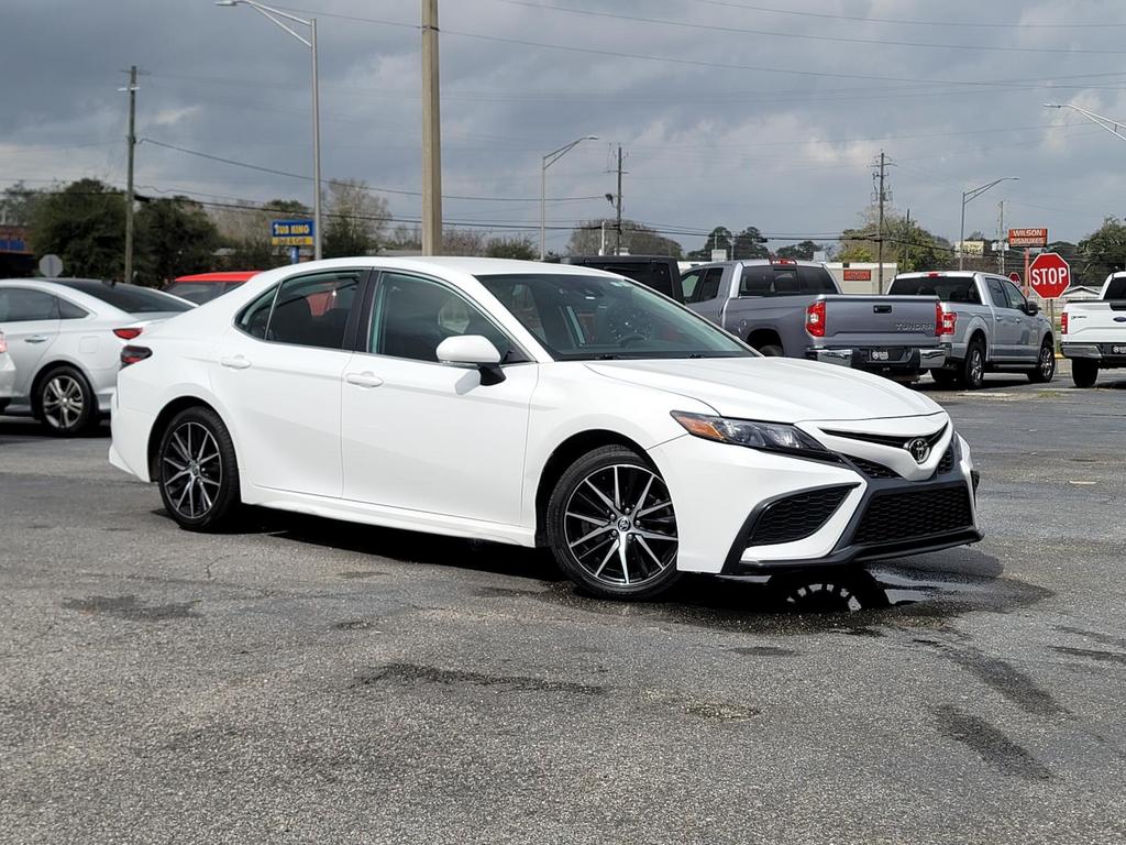 2022 Toyota Camry SE photo