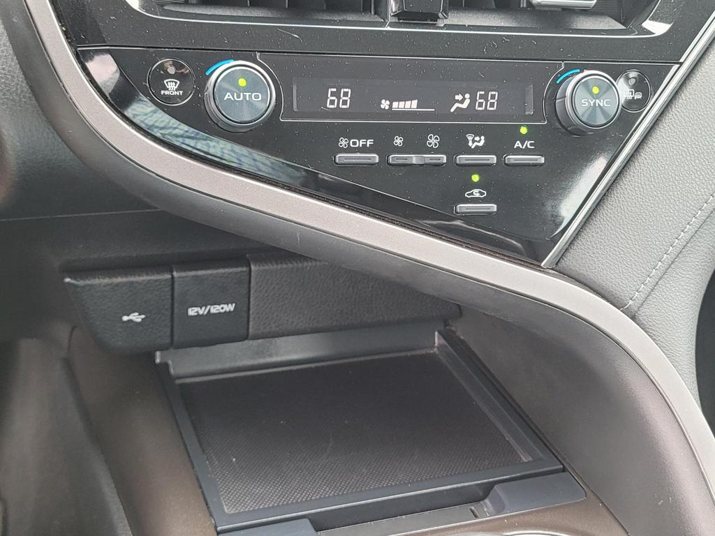 2022 Toyota Camry SE photo