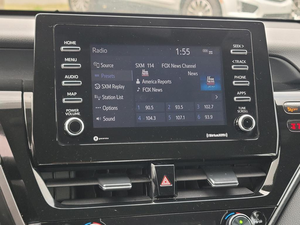 2022 Toyota Camry SE photo