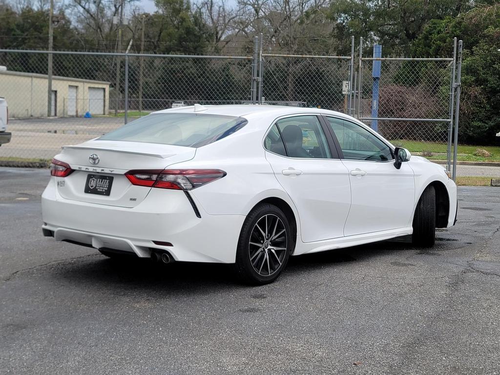 2022 Toyota Camry SE photo