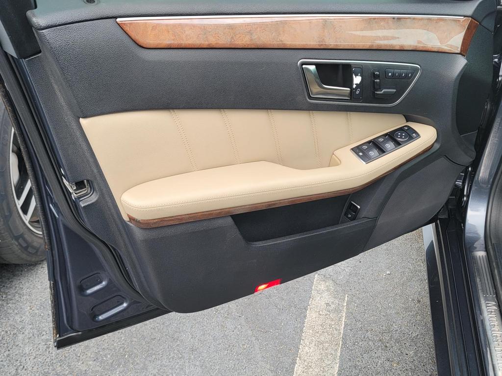 2012 Mercedes-Benz E-Class E350 Luxury photo