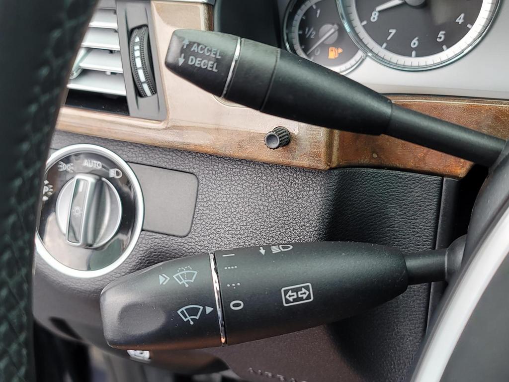 2012 Mercedes-Benz E-Class E350 Luxury photo