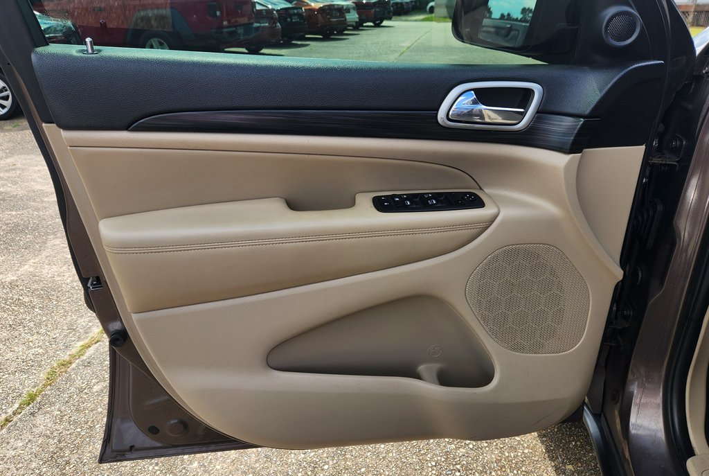 2021 Jeep Cherokee - $17,995