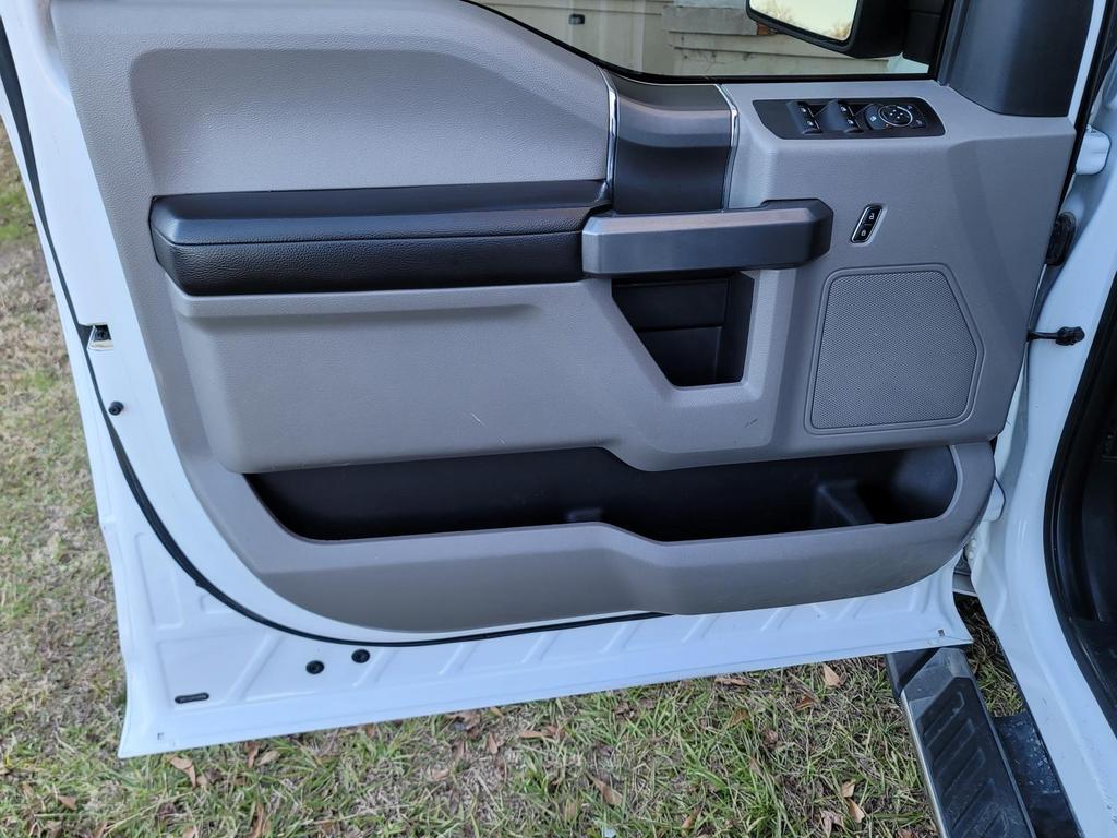 2017 Ford F150 XLT photo