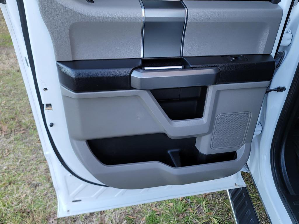 2017 Ford F150 XLT photo