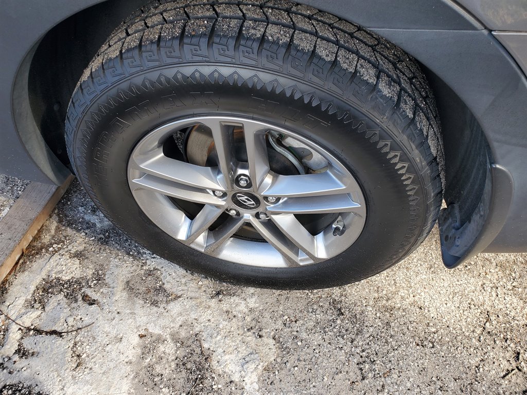 2017 Hyundai Santa Fe Sport - $17,900