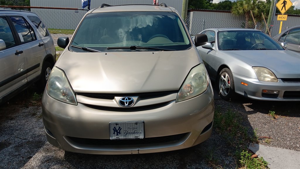 2006 Toyota Sienna - $5,500