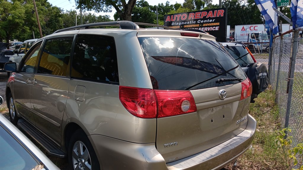 2006 Toyota Sienna - $5,500