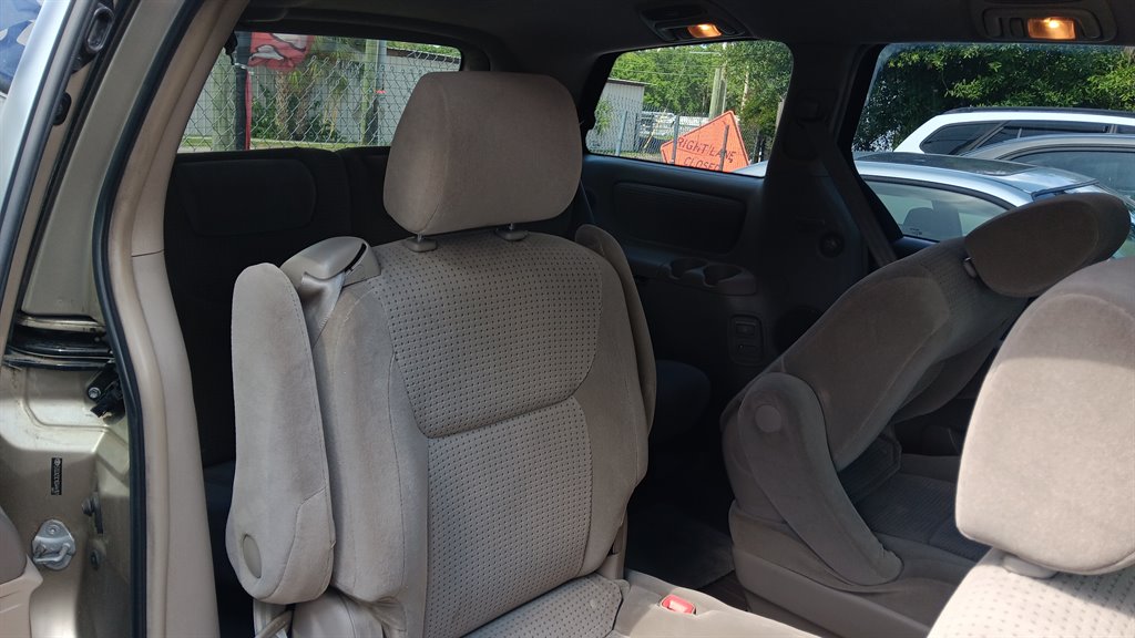 2006 Toyota Sienna - $5,500