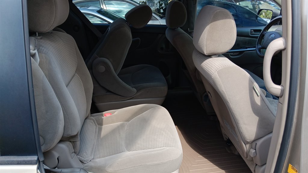2006 Toyota Sienna - $5,500