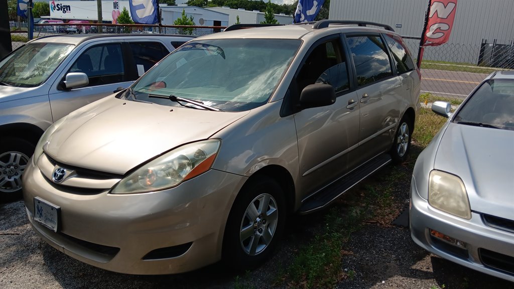 2006 Toyota Sienna - $5,500