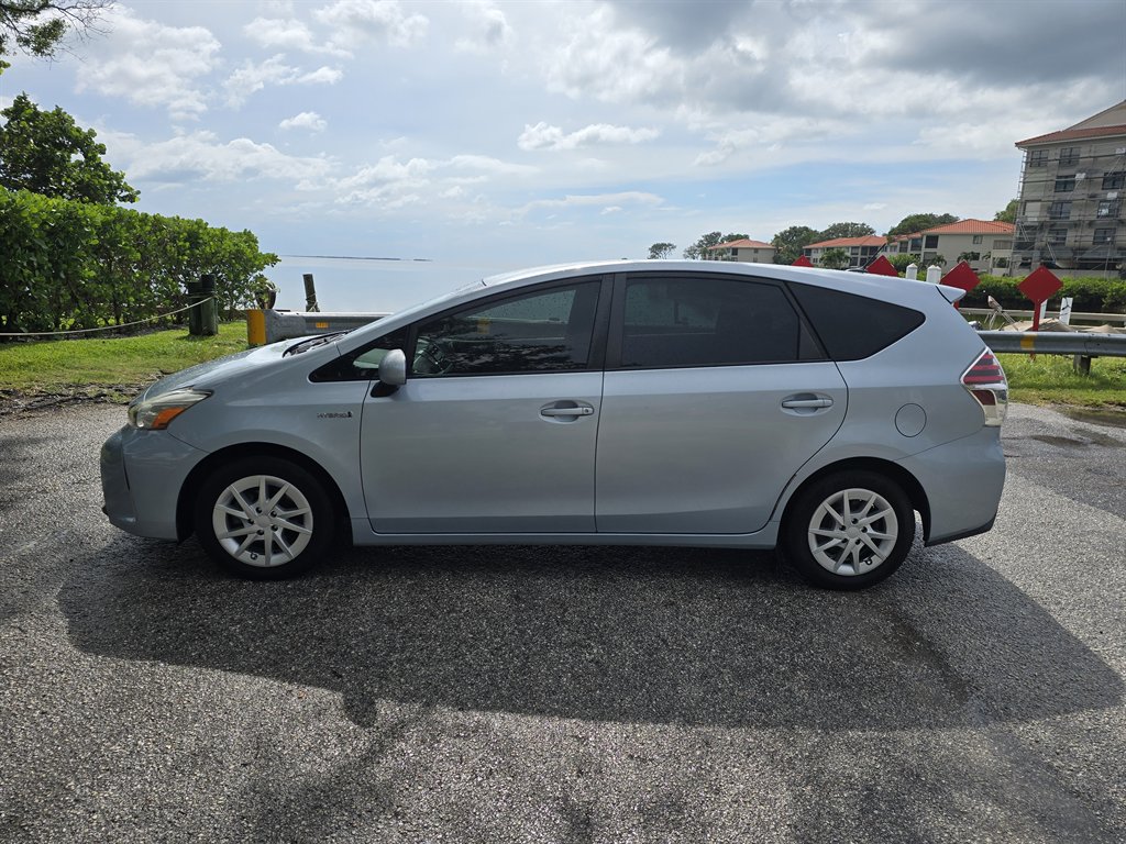 2015 Toyota Prius v 3D