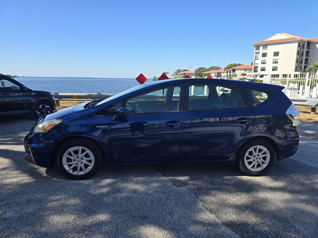 2012 Toyota Prius v V 3