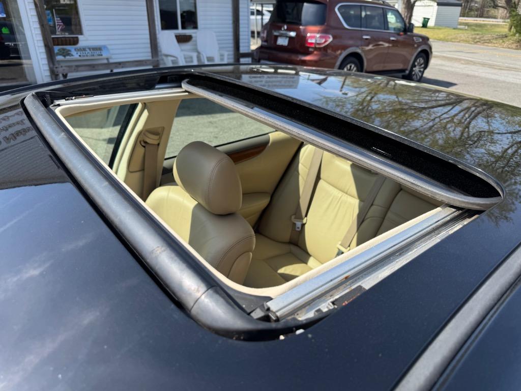2005 Lexus ES 330 photo