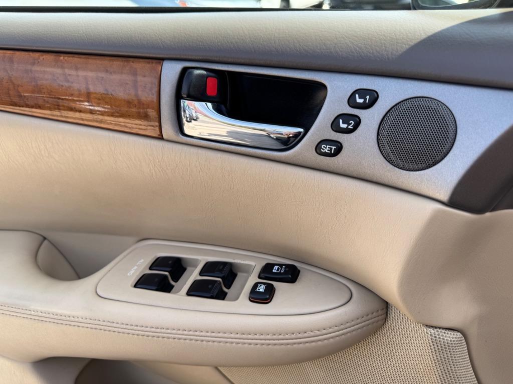 2005 Lexus ES 330 photo
