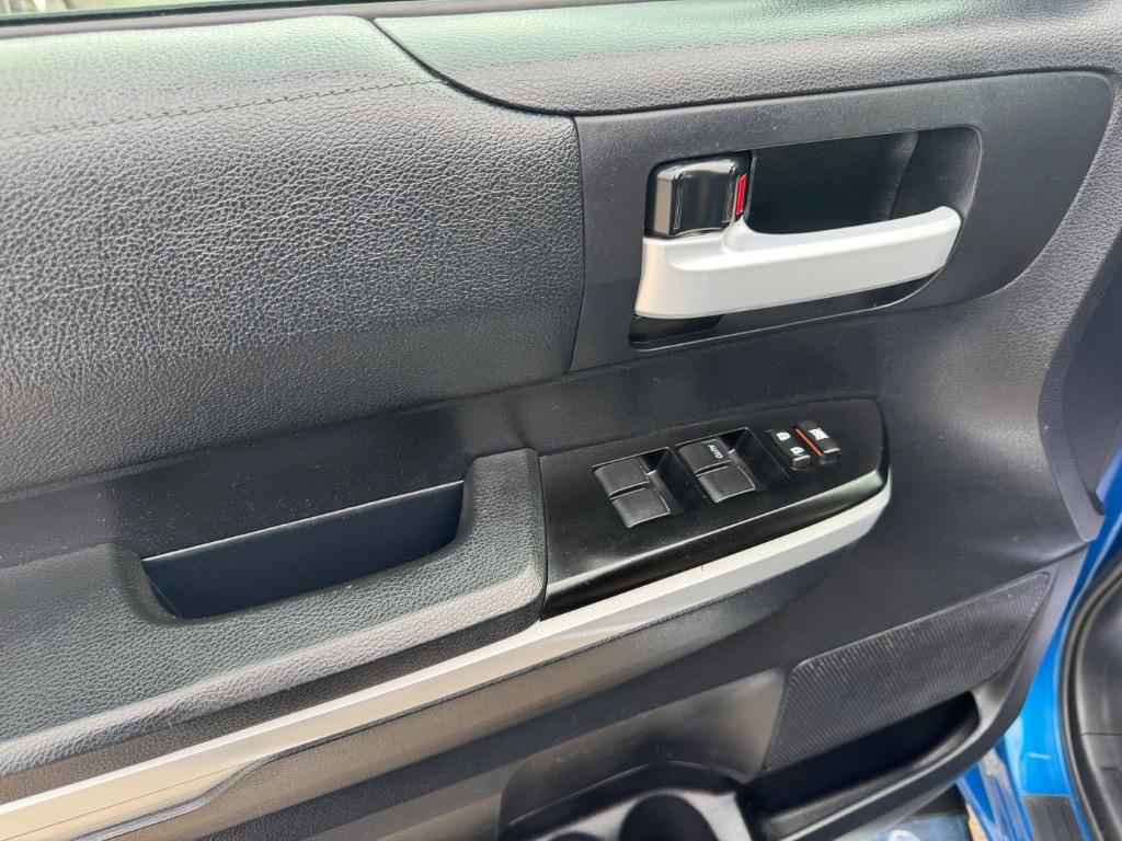 2016 Toyota Tundra SR5 photo
