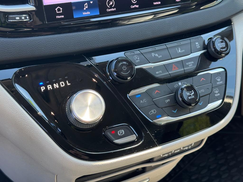 2022 Chrysler Pacifica Touring L photo