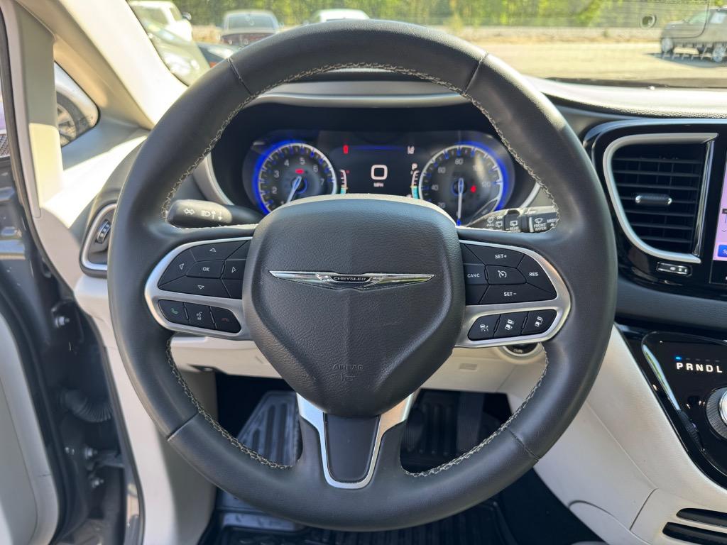 2022 Chrysler Pacifica Touring L photo