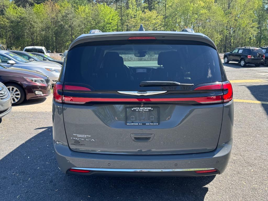 2022 Chrysler Pacifica Touring L photo