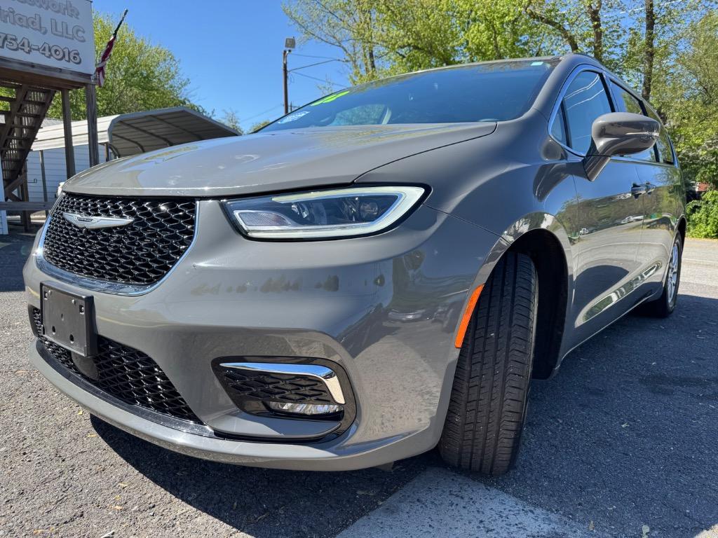 2022 Chrysler Pacifica Touring L photo