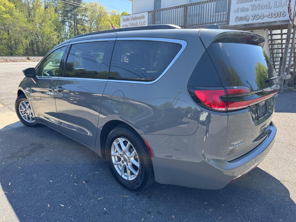 2022 Chrysler Pacifica Touring L photo