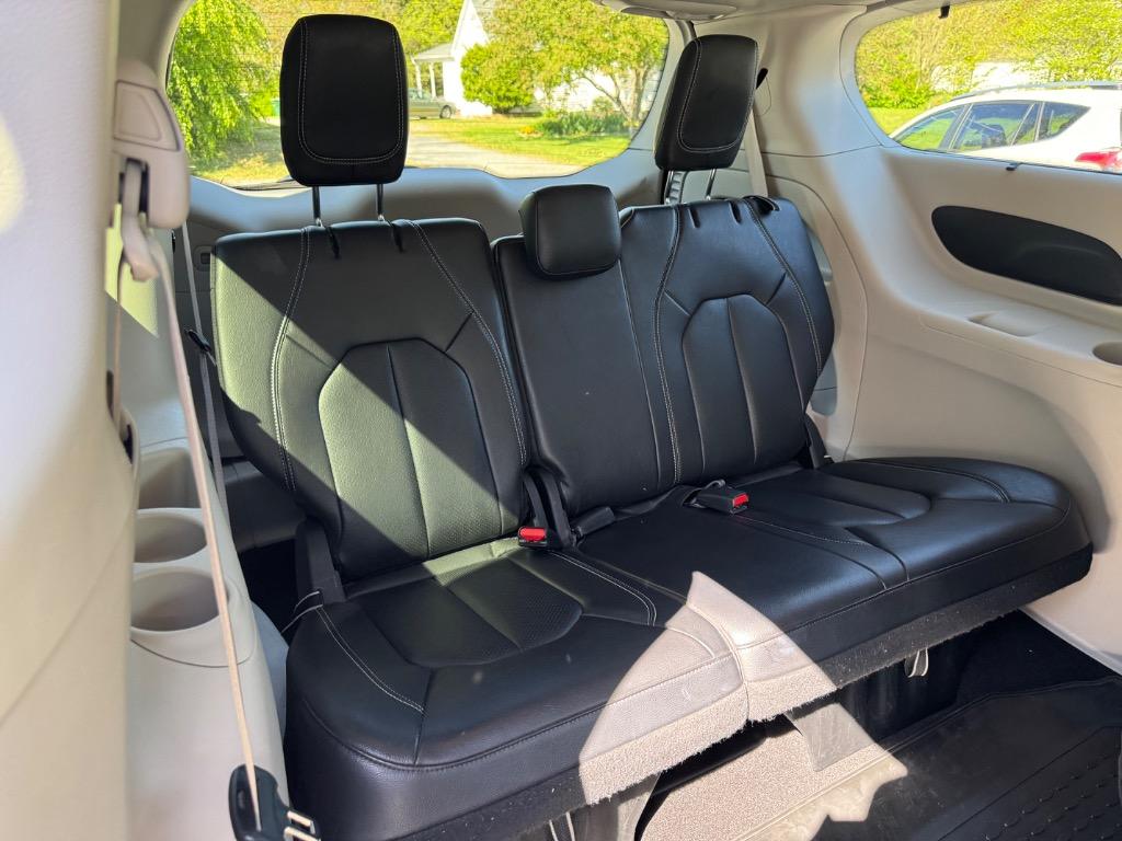 2022 Chrysler Pacifica Touring L photo