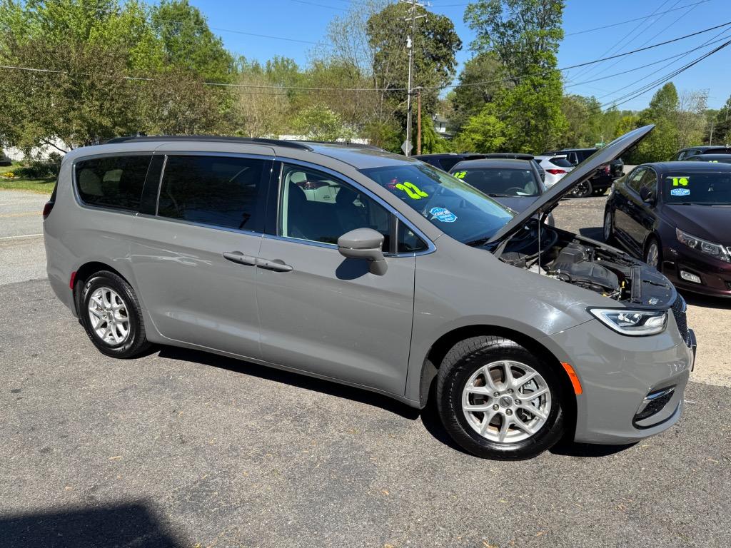 2022 Chrysler Pacifica Touring L photo