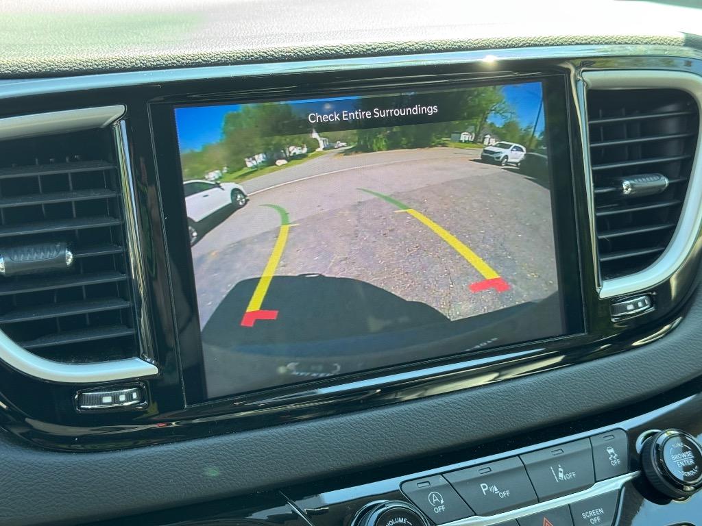 2022 Chrysler Pacifica Touring L photo