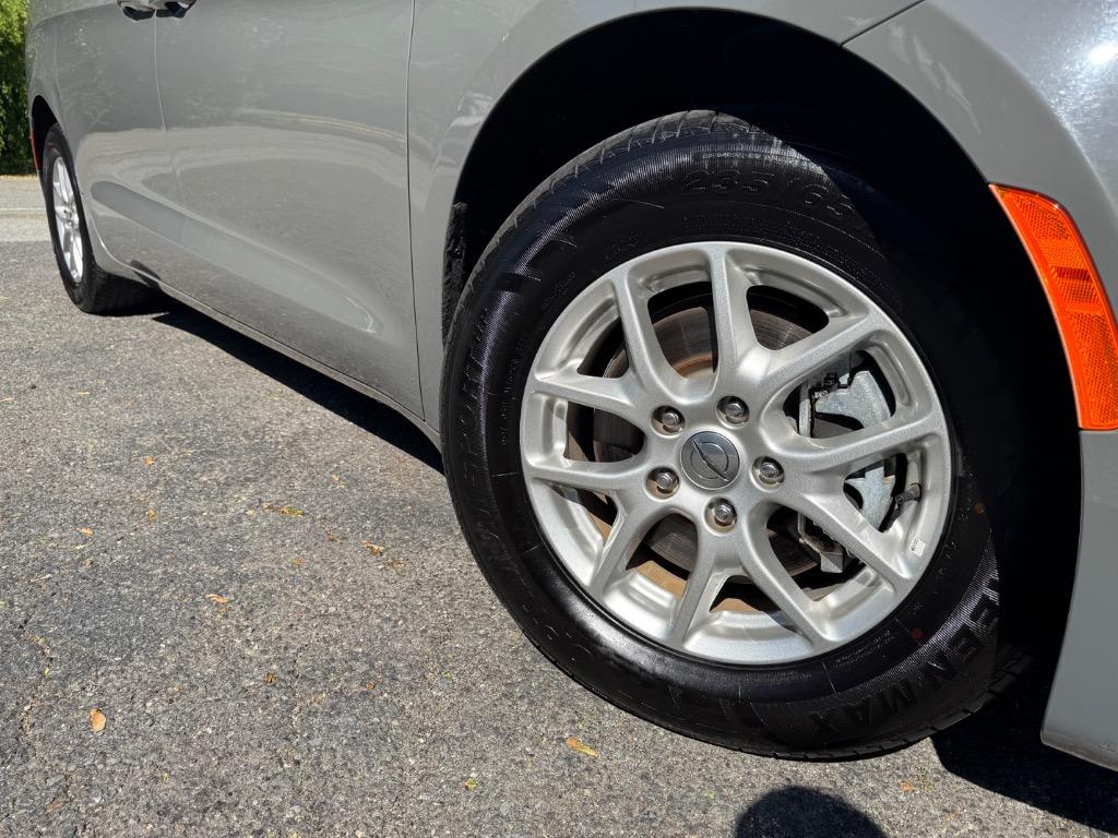 2022 Chrysler Pacifica Touring L photo