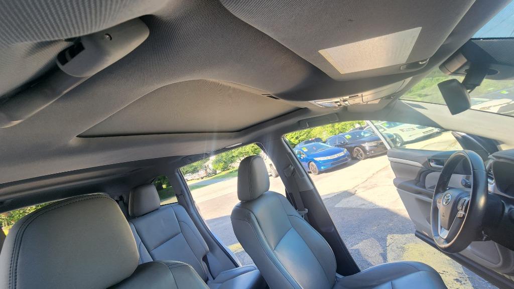 2019 Toyota Highlander - $24,490