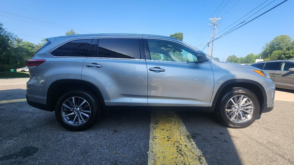 2019 Toyota Highlander - $24,490