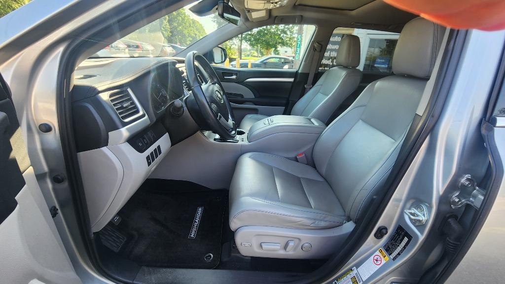 2019 Toyota Highlander - $24,490