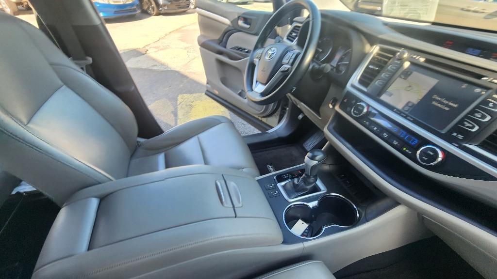 2019 Toyota Highlander - $24,490