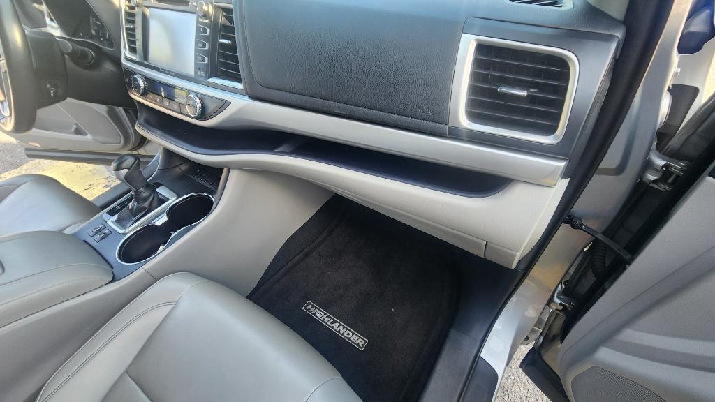2019 Toyota Highlander - $24,490