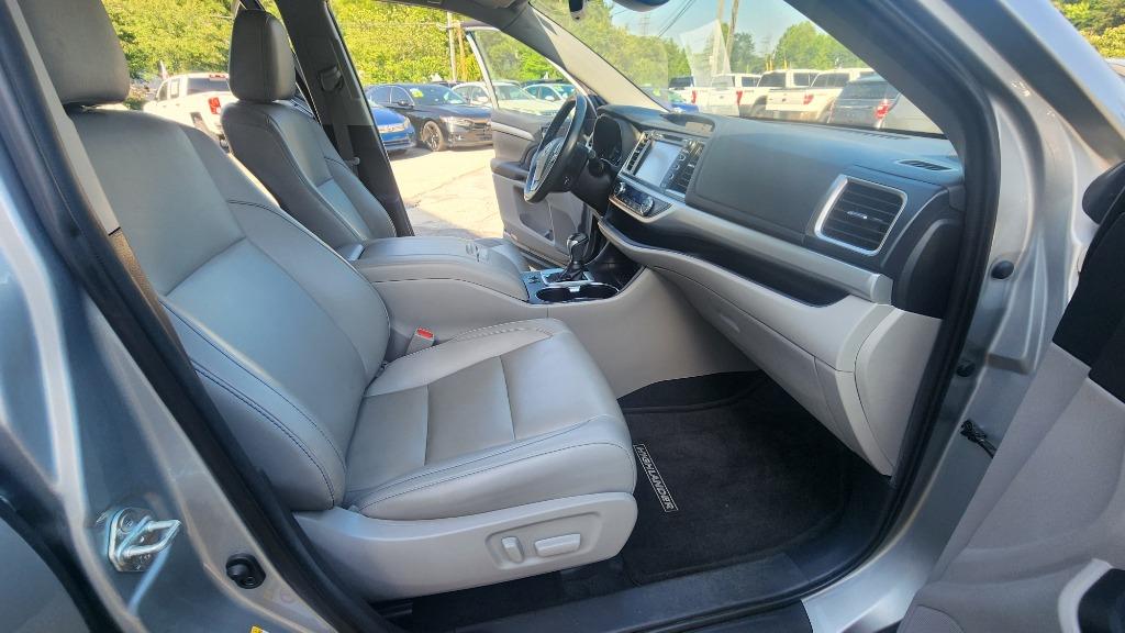 2019 Toyota Highlander - $24,490