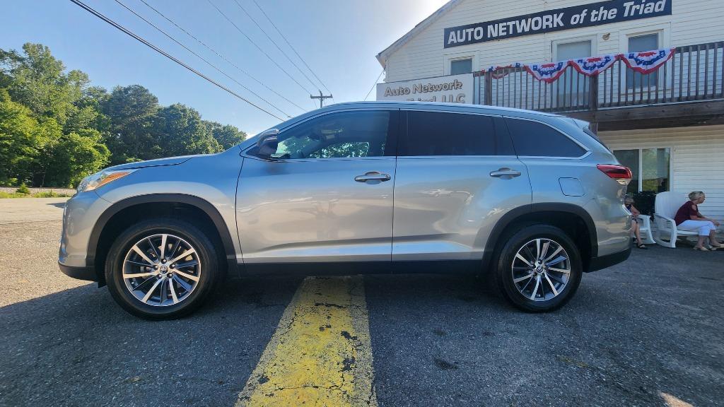 2019 Toyota Highlander - $24,490