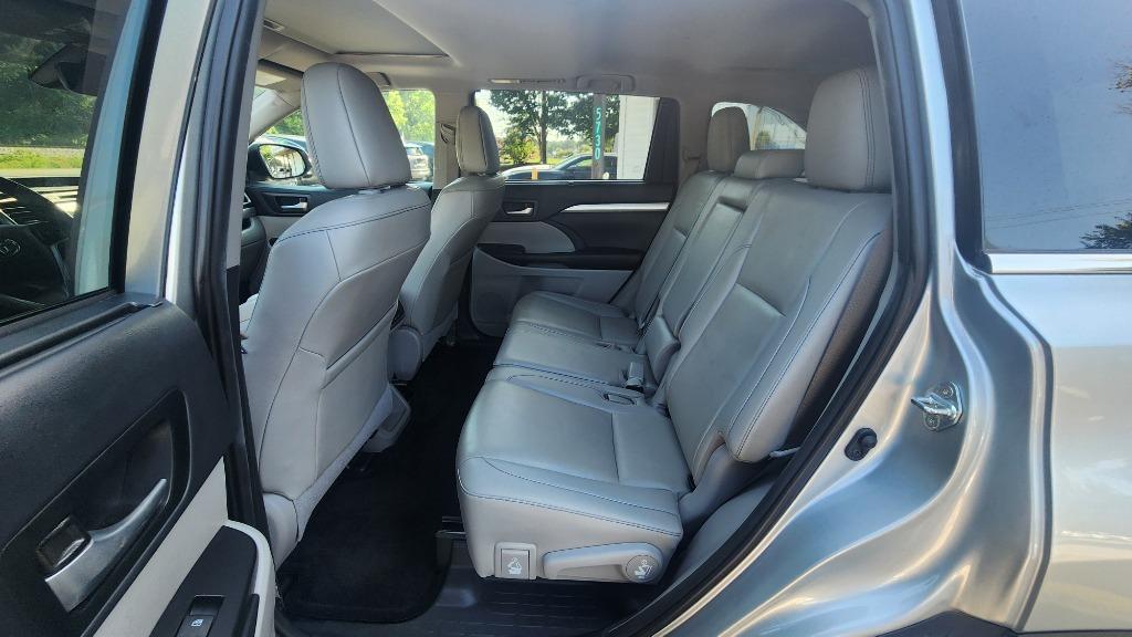 2019 Toyota Highlander - $24,490