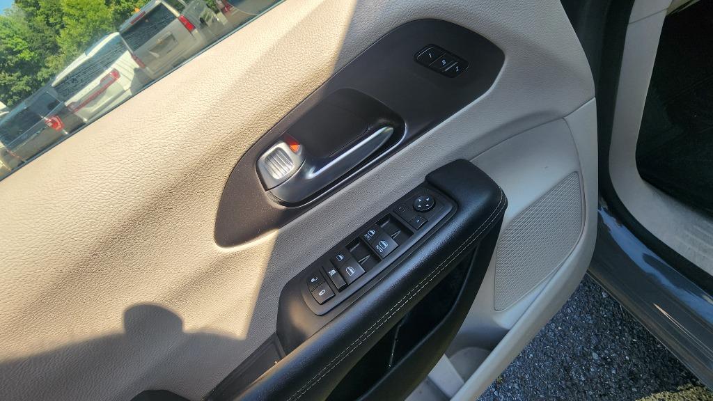 2022 Chrysler Pacifica - $19,990