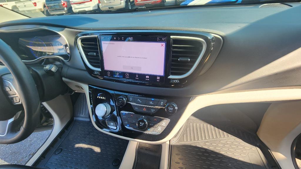 2022 Chrysler Pacifica - $19,990