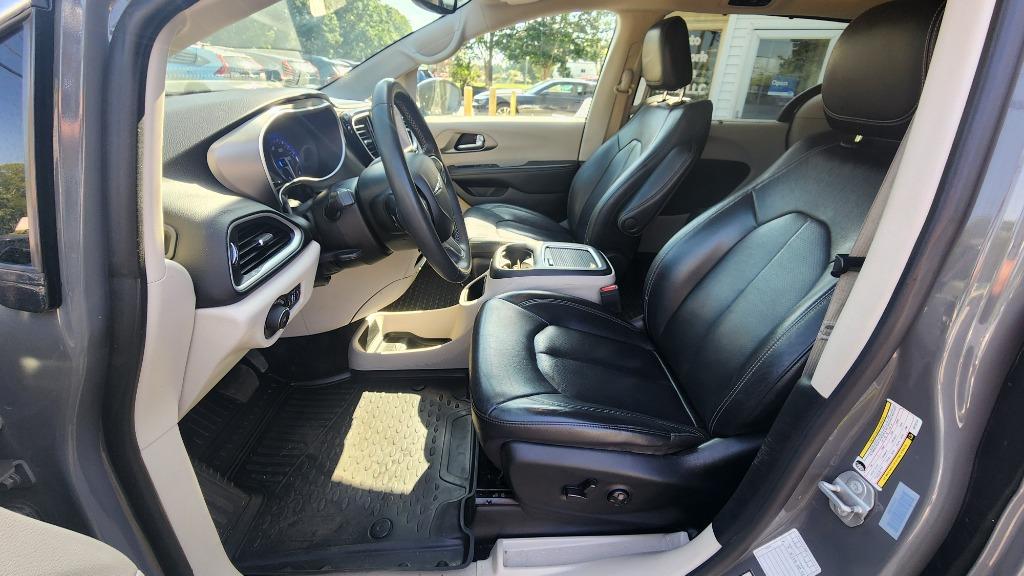 2022 Chrysler Pacifica - $19,990